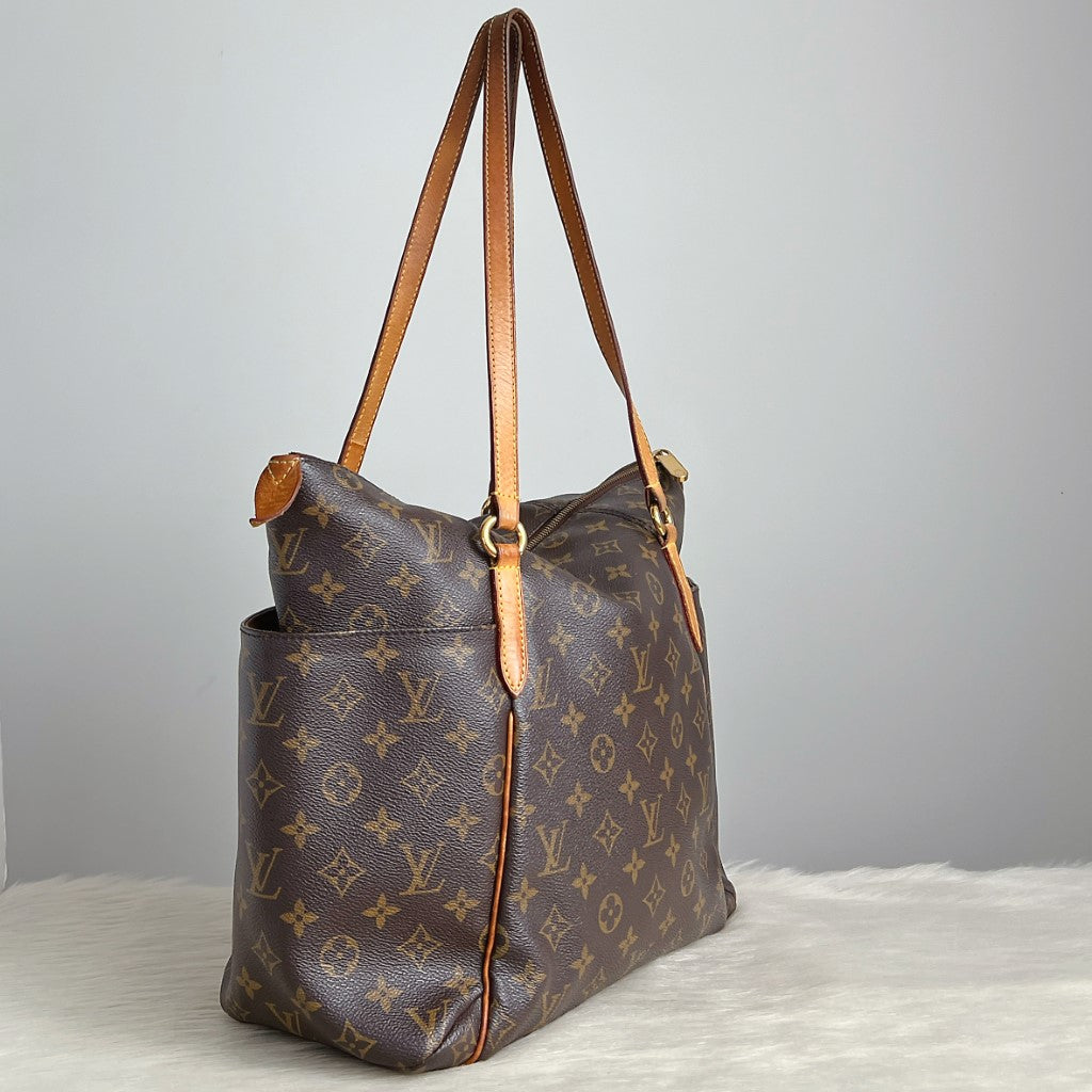 Louis Vuitton Signature Monogram Totally MM Shoulder Bag