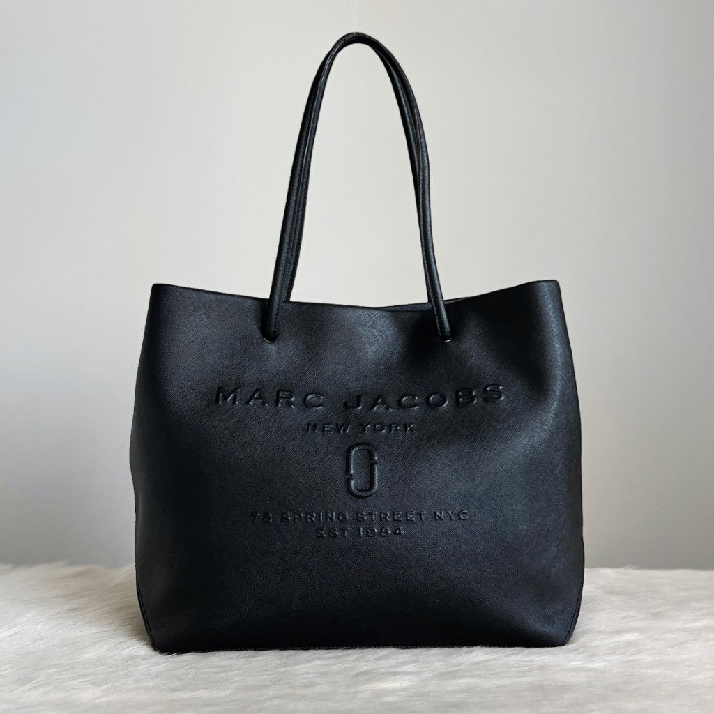 Marc Jacobs Black Embossed Logo Shopper Shoulder Bag