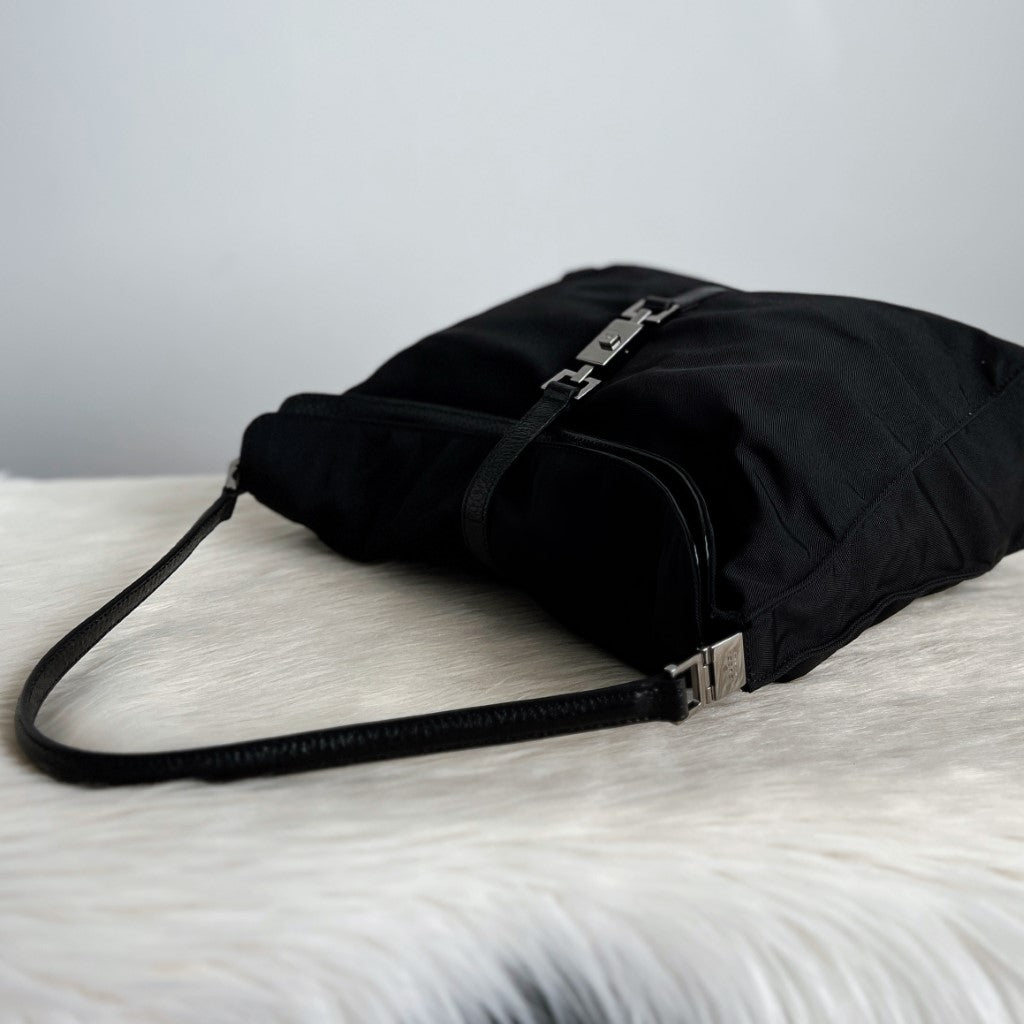 Gucci Black Front Buckle Detail Slouchy Shoulder Bag