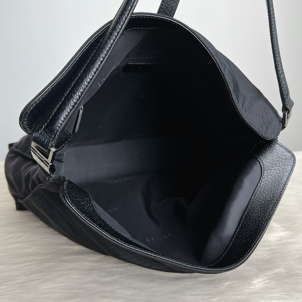 Gucci Black Front Buckle Detail Slouchy Shoulder Bag