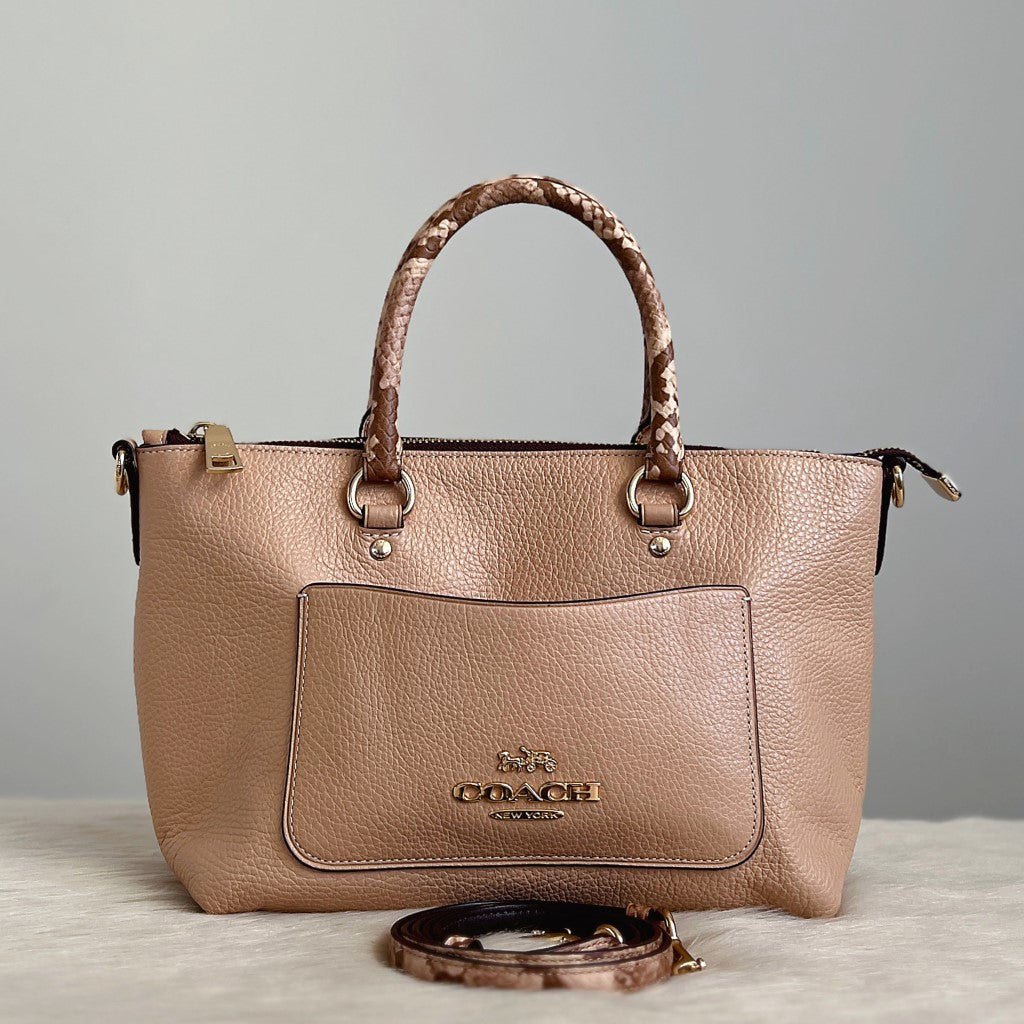 Coach Beige Leather Front Logo Pocket 2 Way Shoulder Bag Like New