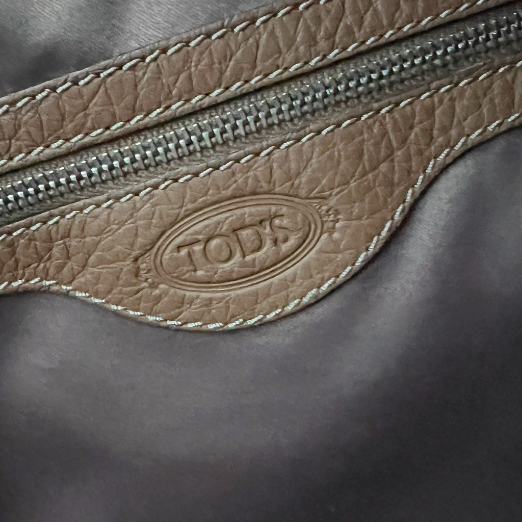 Tod's Caramel Leather Front Logo Large Shoulder Bag Excellent