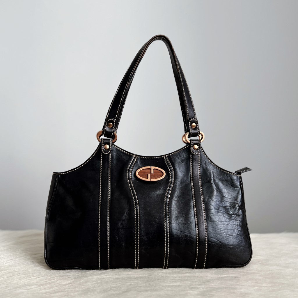 Gucci Black Leather Front GG Logo Ring Detail Shoulder Bag