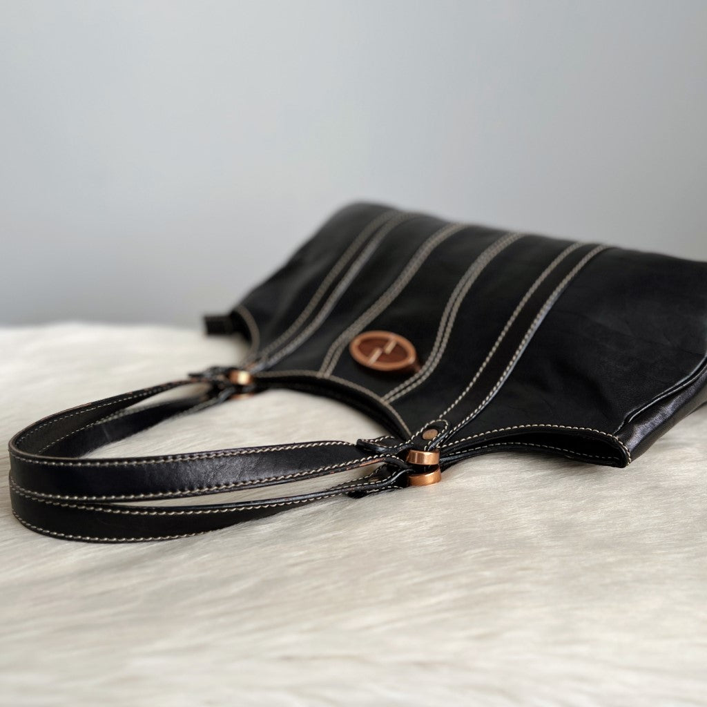 Gucci Black Leather Front GG Logo Ring Detail Shoulder Bag