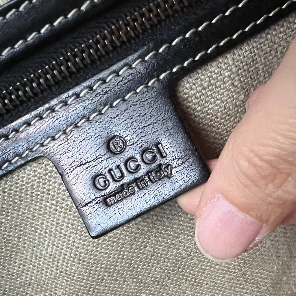 Gucci Black Leather Front GG Logo Ring Detail Shoulder Bag