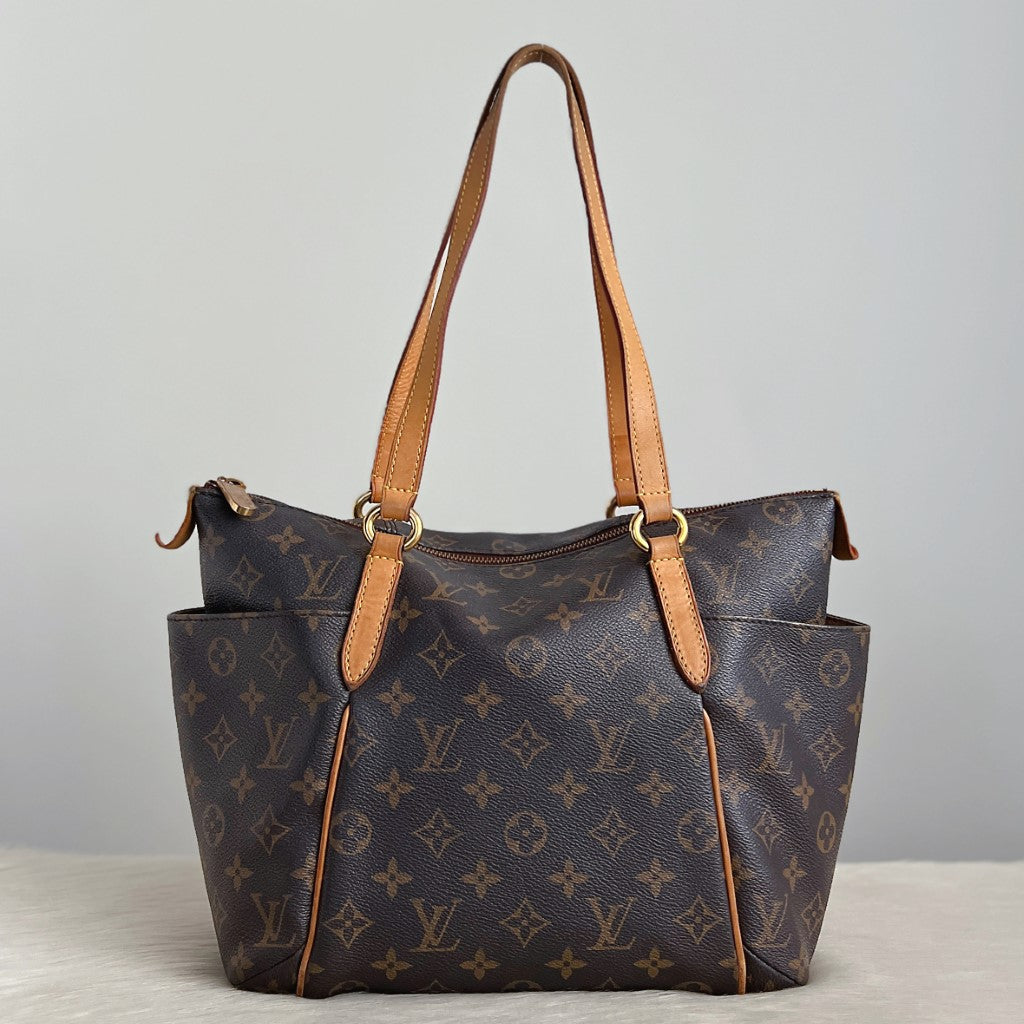 Louis Vuitton Signature Monogram Totally MM Shoulder Bag