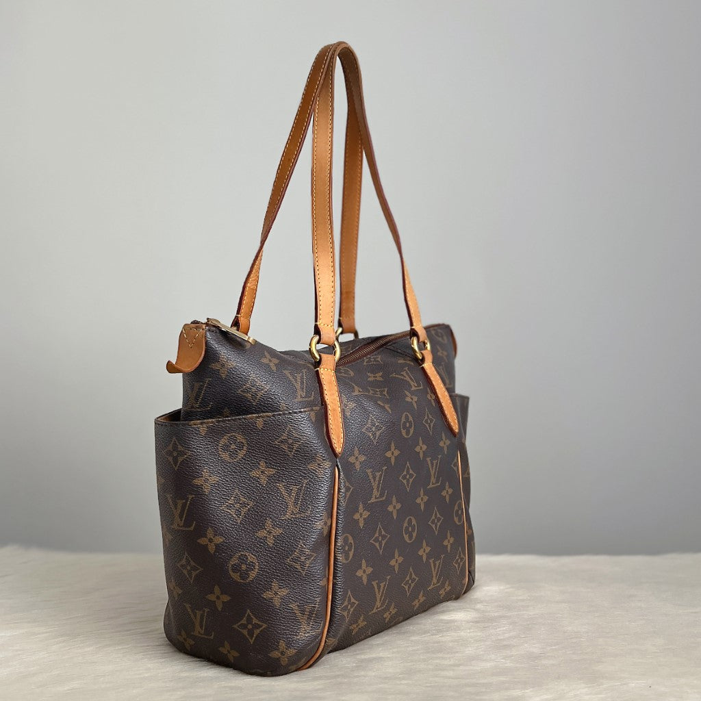 Louis Vuitton Signature Monogram Totally MM Shoulder Bag