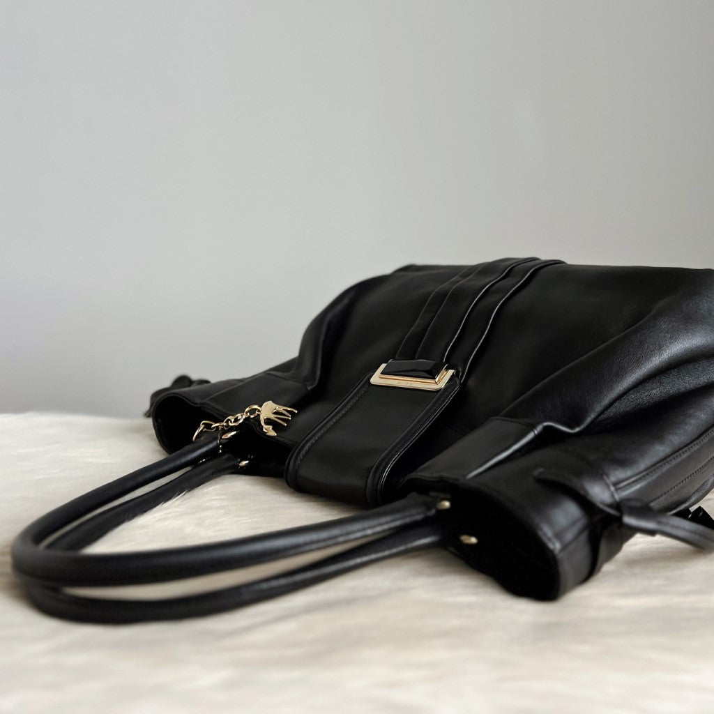 Bally Black Leather Front Buckle Detail Drawstring Shoulder Bag Excellent