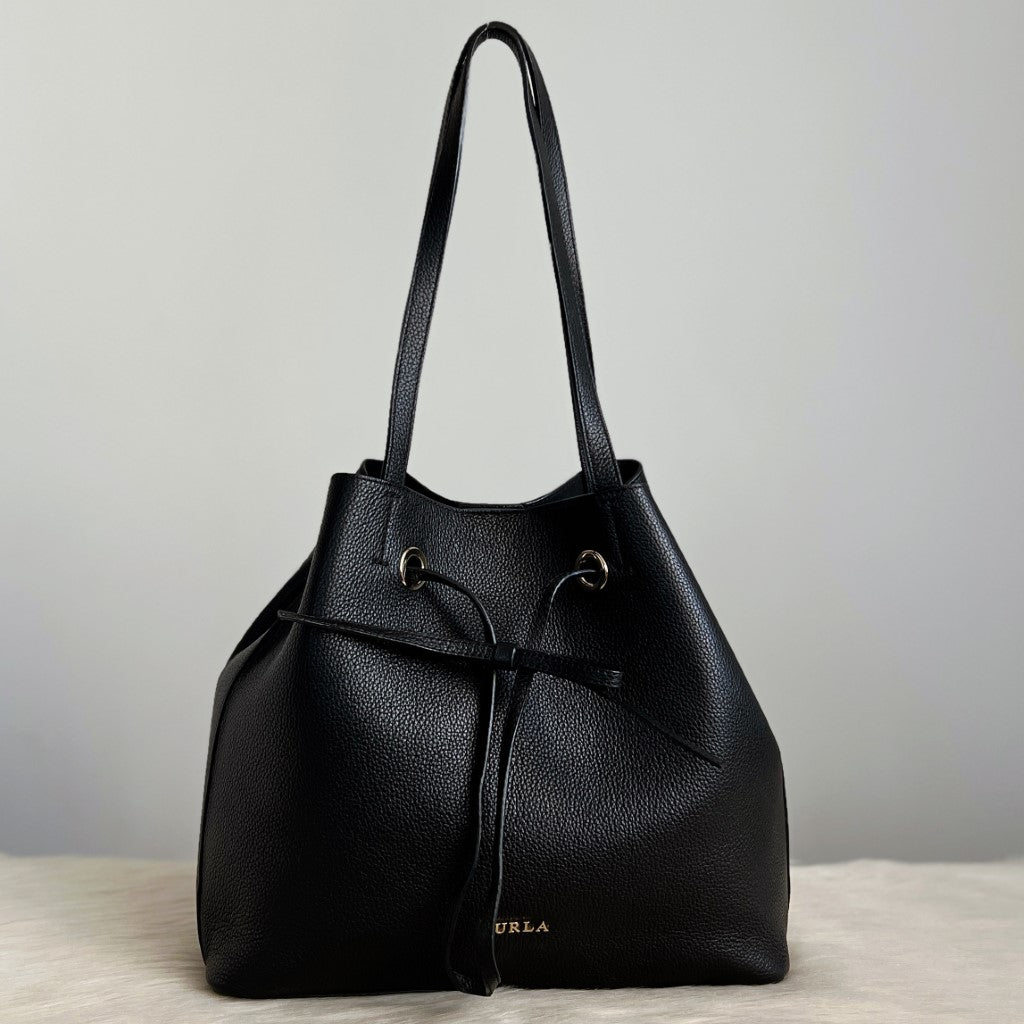 Furla Black Leather Drawstring Bucket Shoulder Bag Excellent