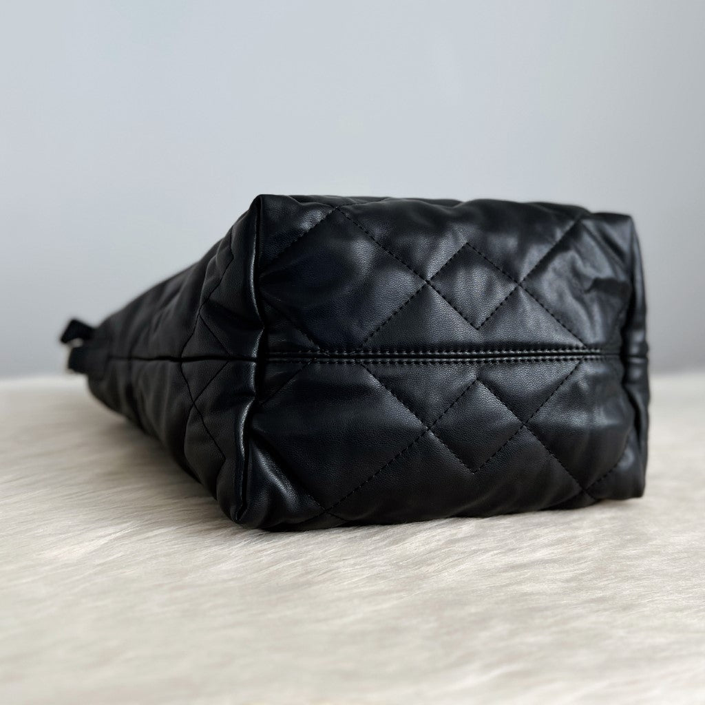 Marc Jacobs Black Leather Quilted 2 Way Shoulder Bag Excellent