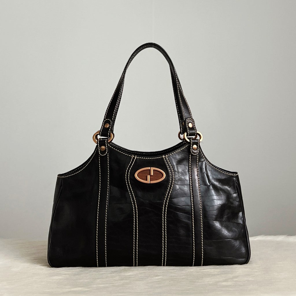 Gucci Black Leather Front GG Logo Ring Detail Shoulder Bag