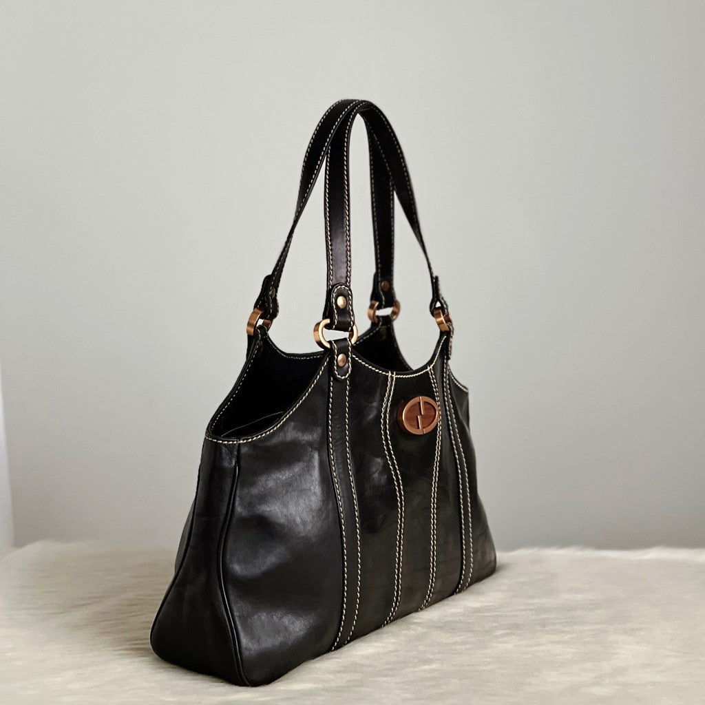 Gucci Black Leather Front GG Logo Ring Detail Shoulder Bag