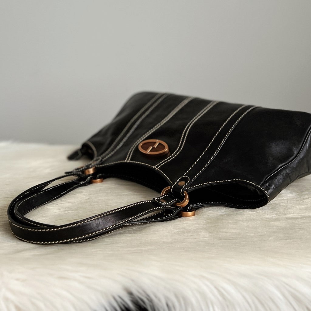 Gucci Black Leather Front GG Logo Ring Detail Shoulder Bag