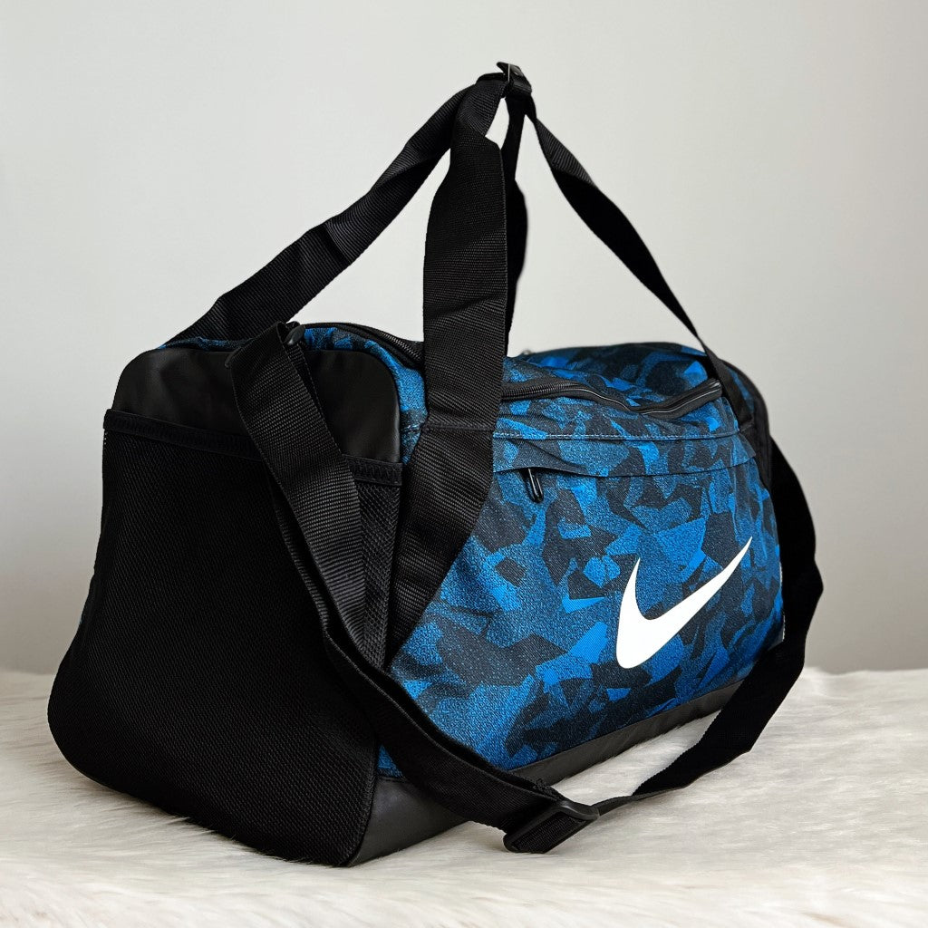 Nike Front Logo Large Sports Gym Shoulder Bag Like New