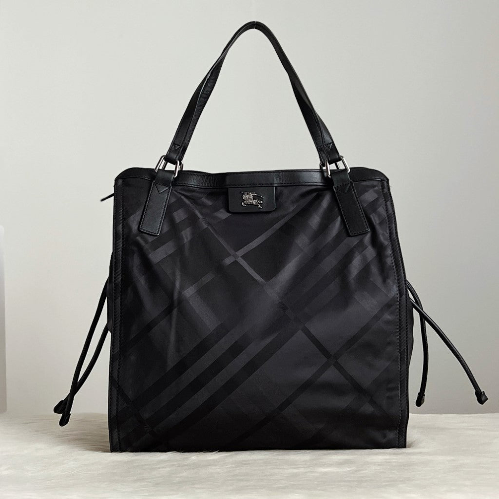 Burberry Black Leather Check Pattern Drawstring Carryall Shoulder Bag Excellent