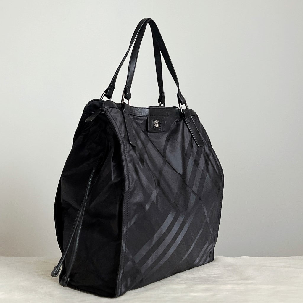 Burberry Black Leather Check Pattern Drawstring Carryall Shoulder Bag Excellent