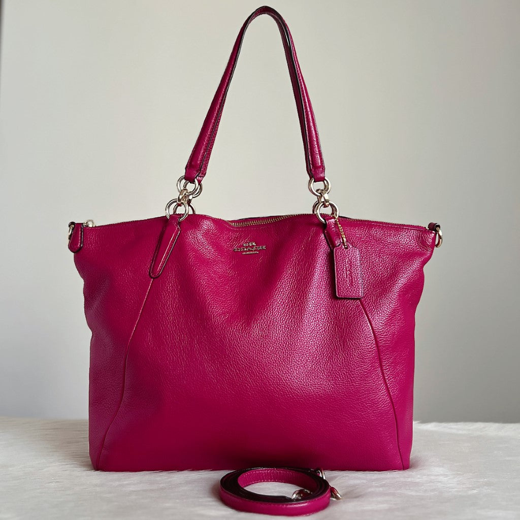 Coach Fuchsia Leather Front Logo Chain Detail 2 Way Shoulder Bag