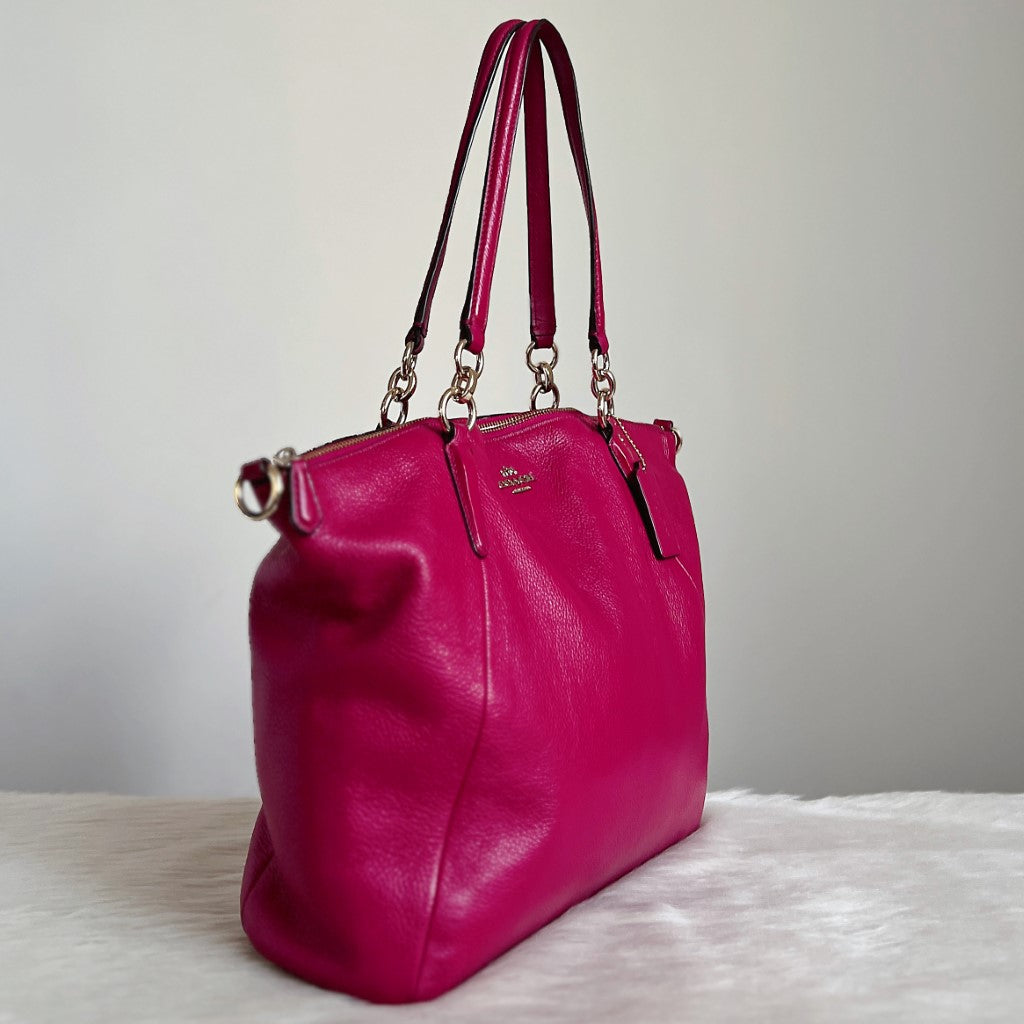 Coach Fuchsia Leather Front Logo Chain Detail 2 Way Shoulder Bag