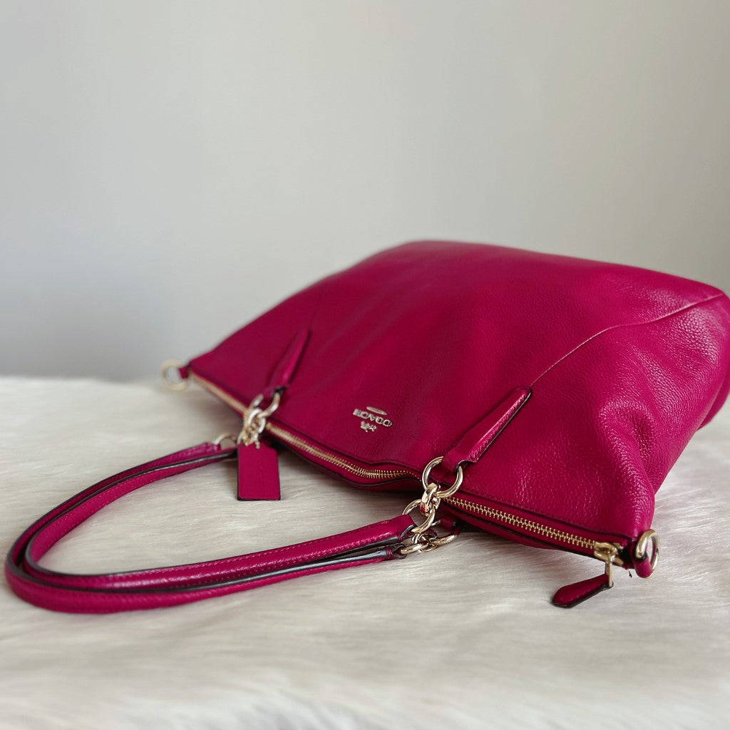 Coach Fuchsia Leather Front Logo Chain Detail 2 Way Shoulder Bag