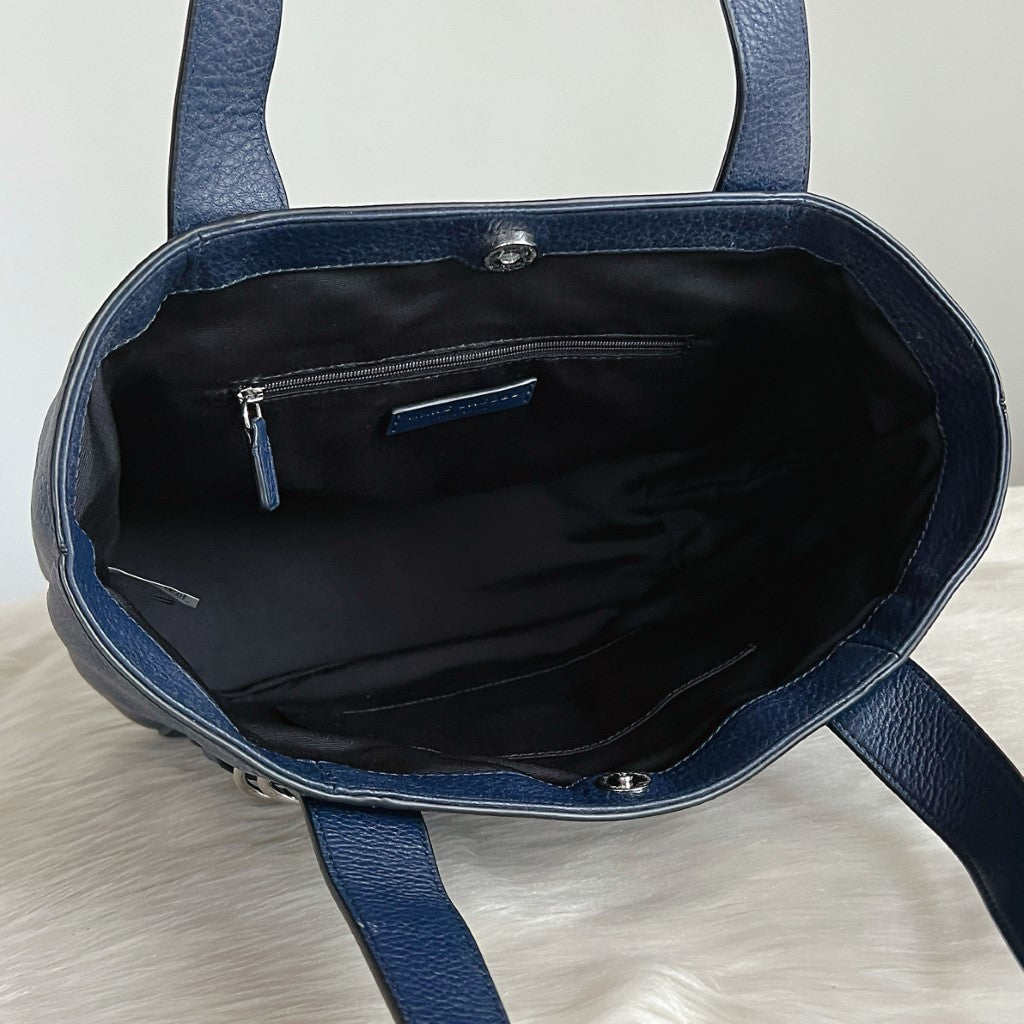 Marc Jacobs Navy Leather Front Ring Detail Shoulder Bag Excellent