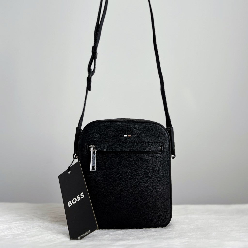 Hugo Boss Black Leather Front Zip Detail Unisex Crossbody Shoulder Bag New with Tags