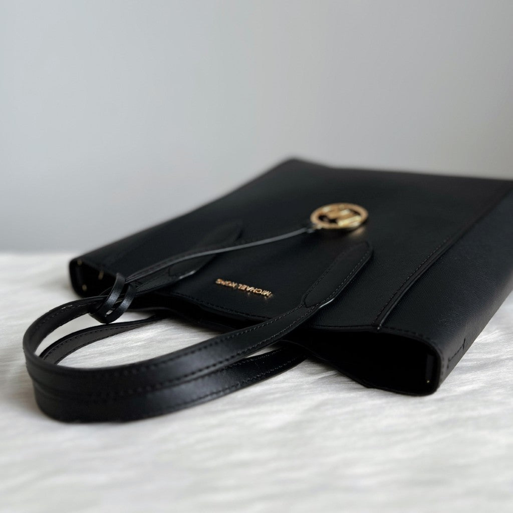 Michael Kors Black Leather Front Logo MK Charm 2 Way Shoulder Bag Like New