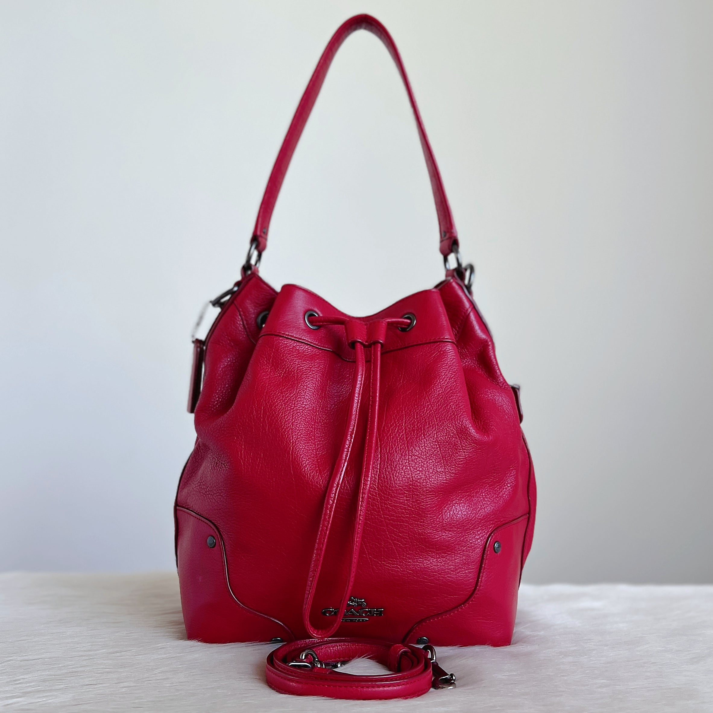 Coach Red Leather Drawstring Bucket Crossbody Shoulder Bag Excellent