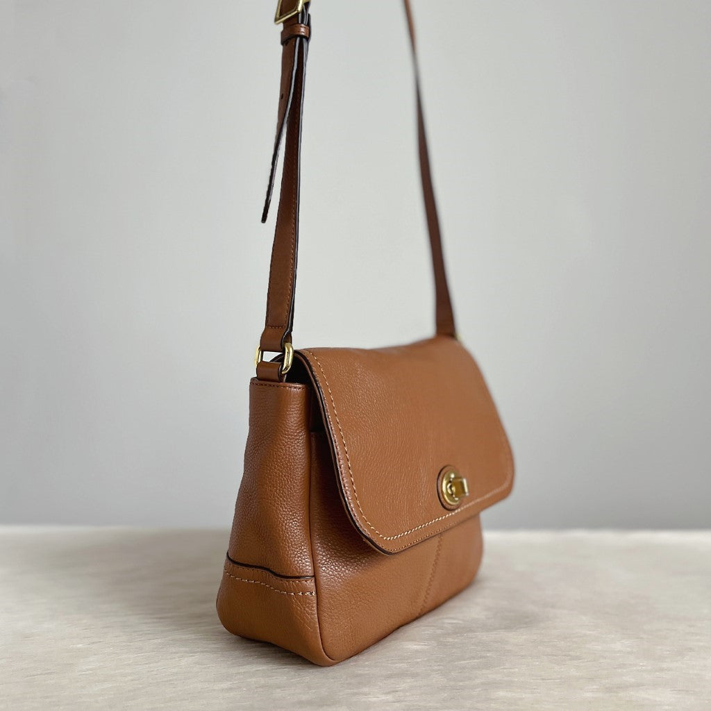 Coach Caramel Leather Turn Lock Crossbody Shoulder Bag Excellent