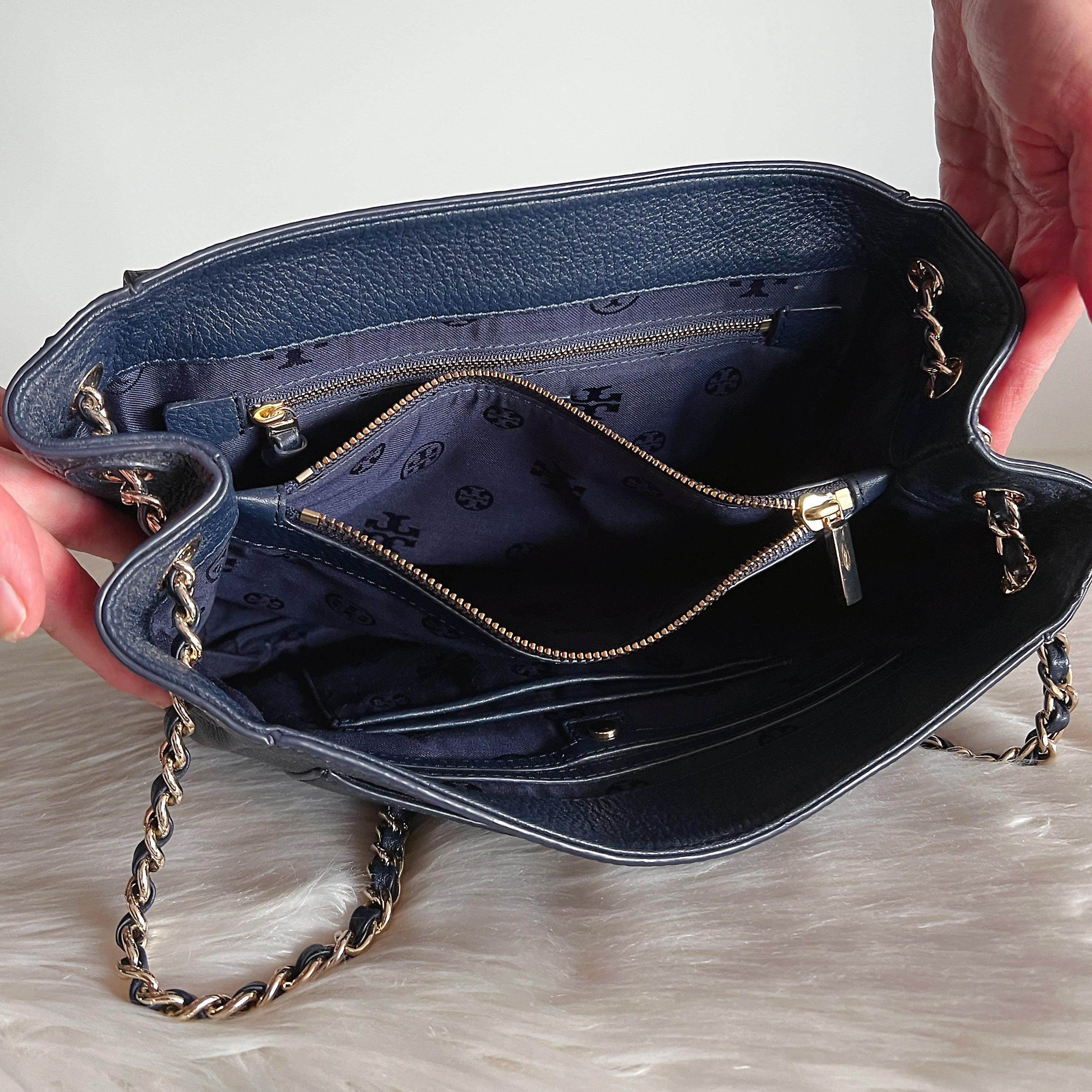 Tory Burch Navy Leather Front Logo Chain 2 Way Crossbody Shoulder Bag Like New