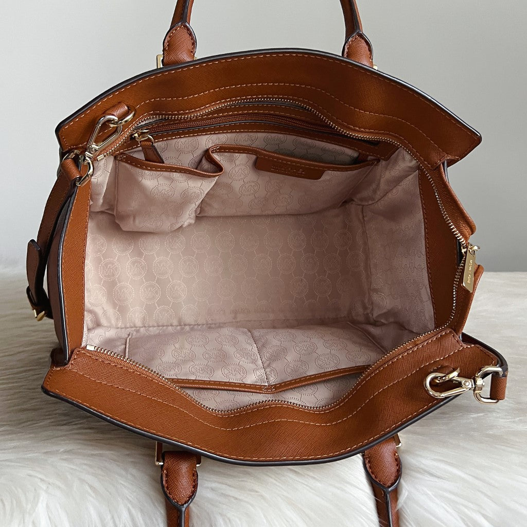 Michael Kors Caramel Leather Front Logo Career2 Way Shoulder Excellent