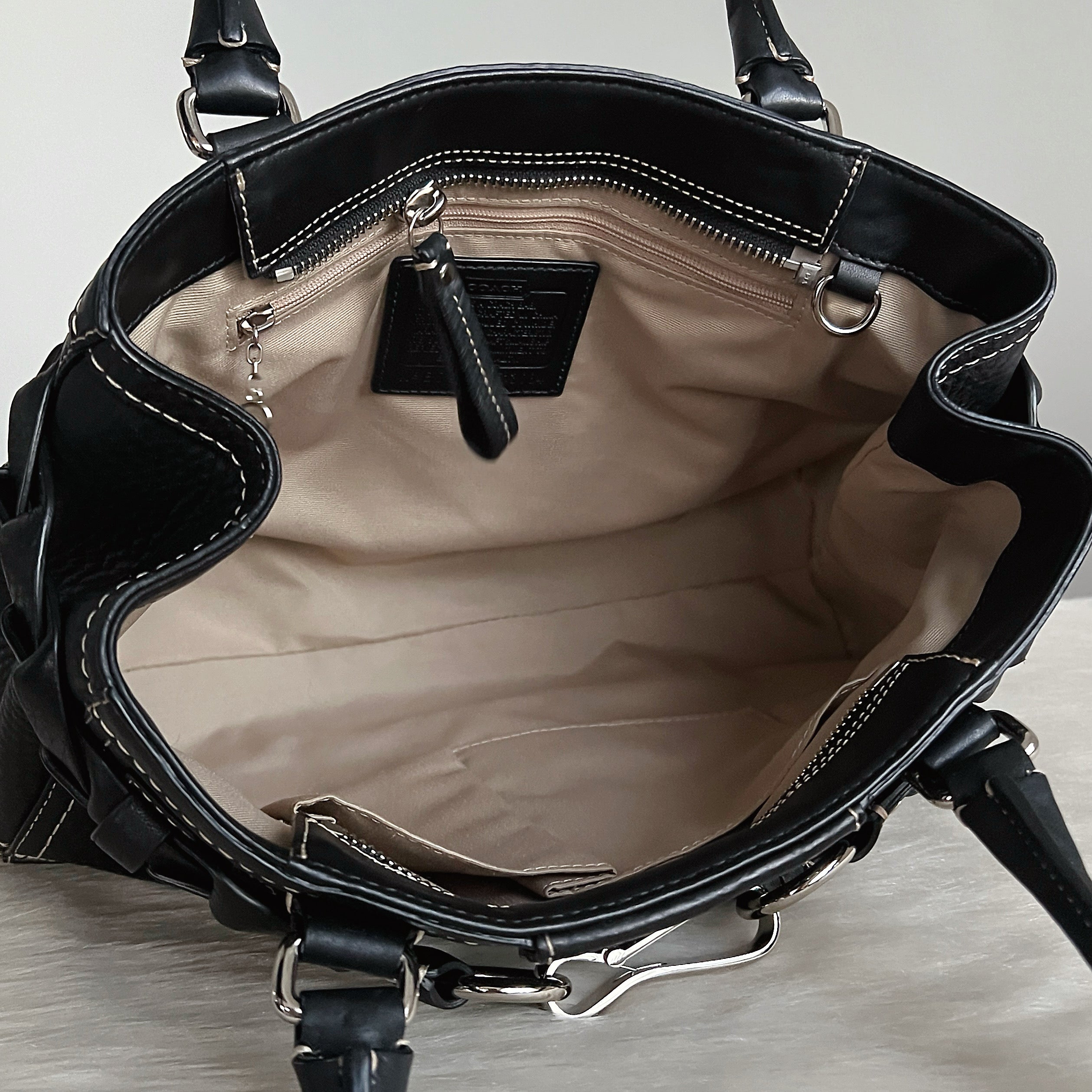 Coach Black Leather Buckle Details Shoulder Bag