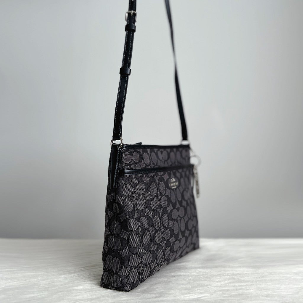 Coach Black Leather Monogram Front Logo Crossbody Shoulder Bag Like New