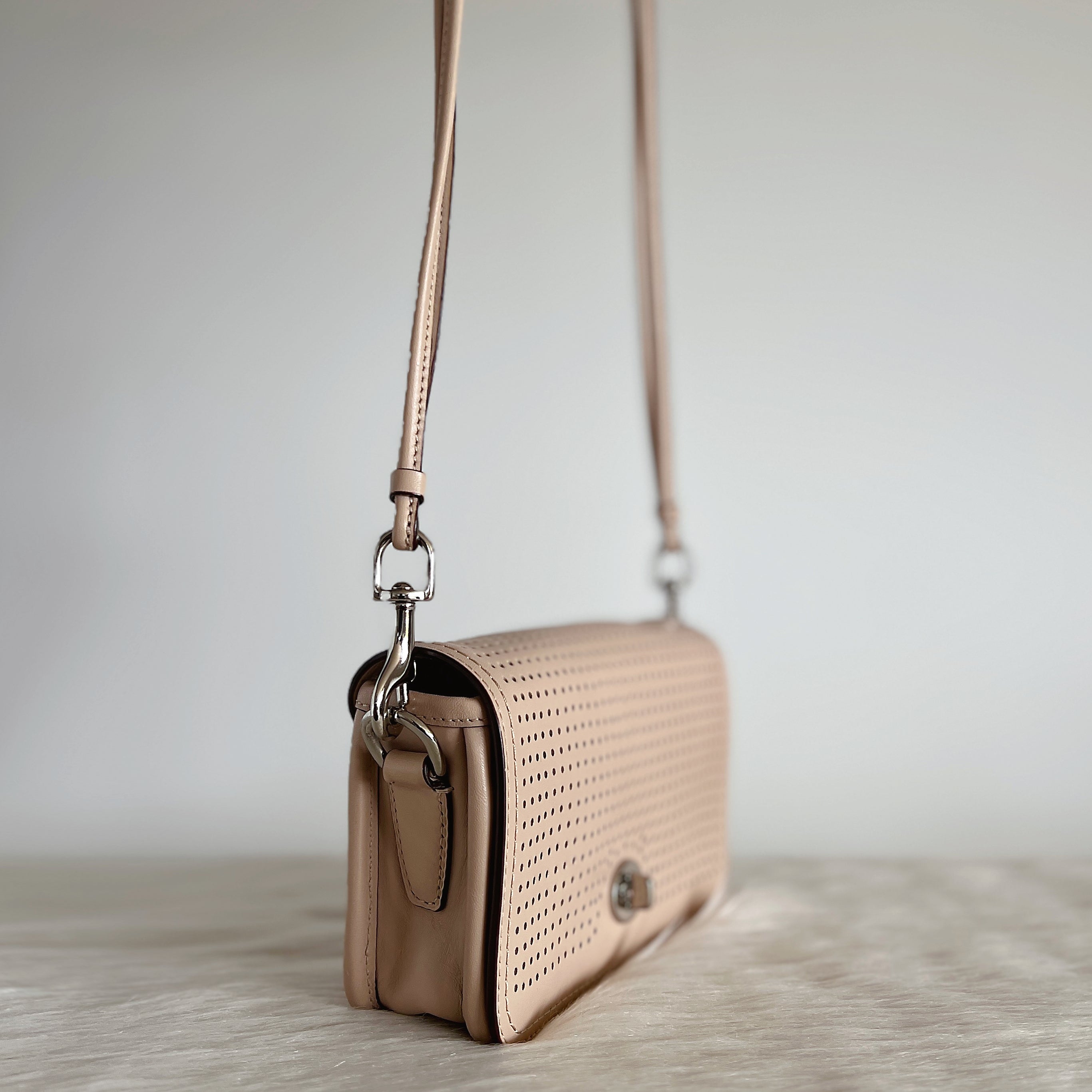 Coach Beige Leather Flap Turn Lock Crossbody Shoulder Bag Like New