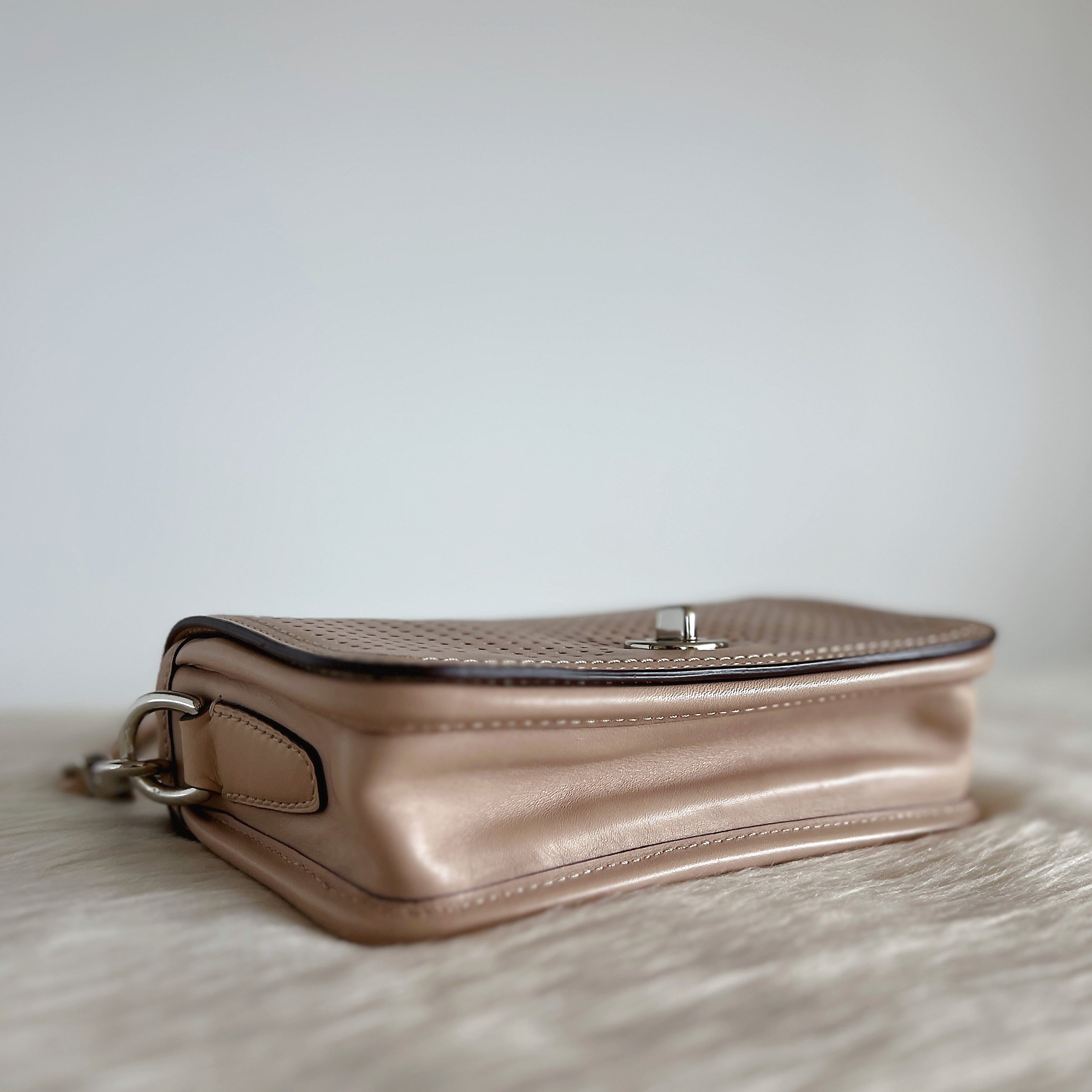 Coach Beige Leather Flap Turn Lock Crossbody Shoulder Bag Like New