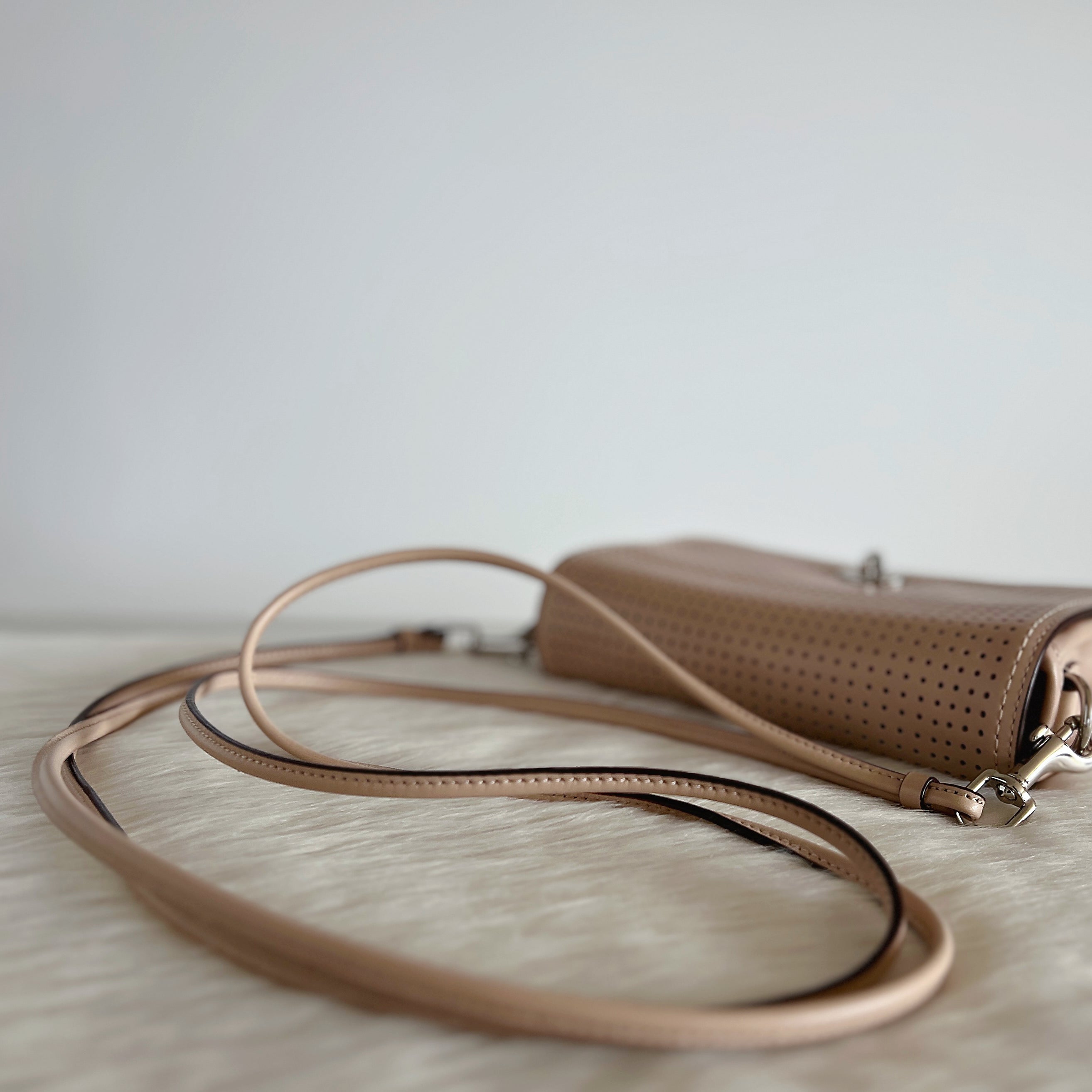 Coach Beige Leather Flap Turn Lock Crossbody Shoulder Bag Like New