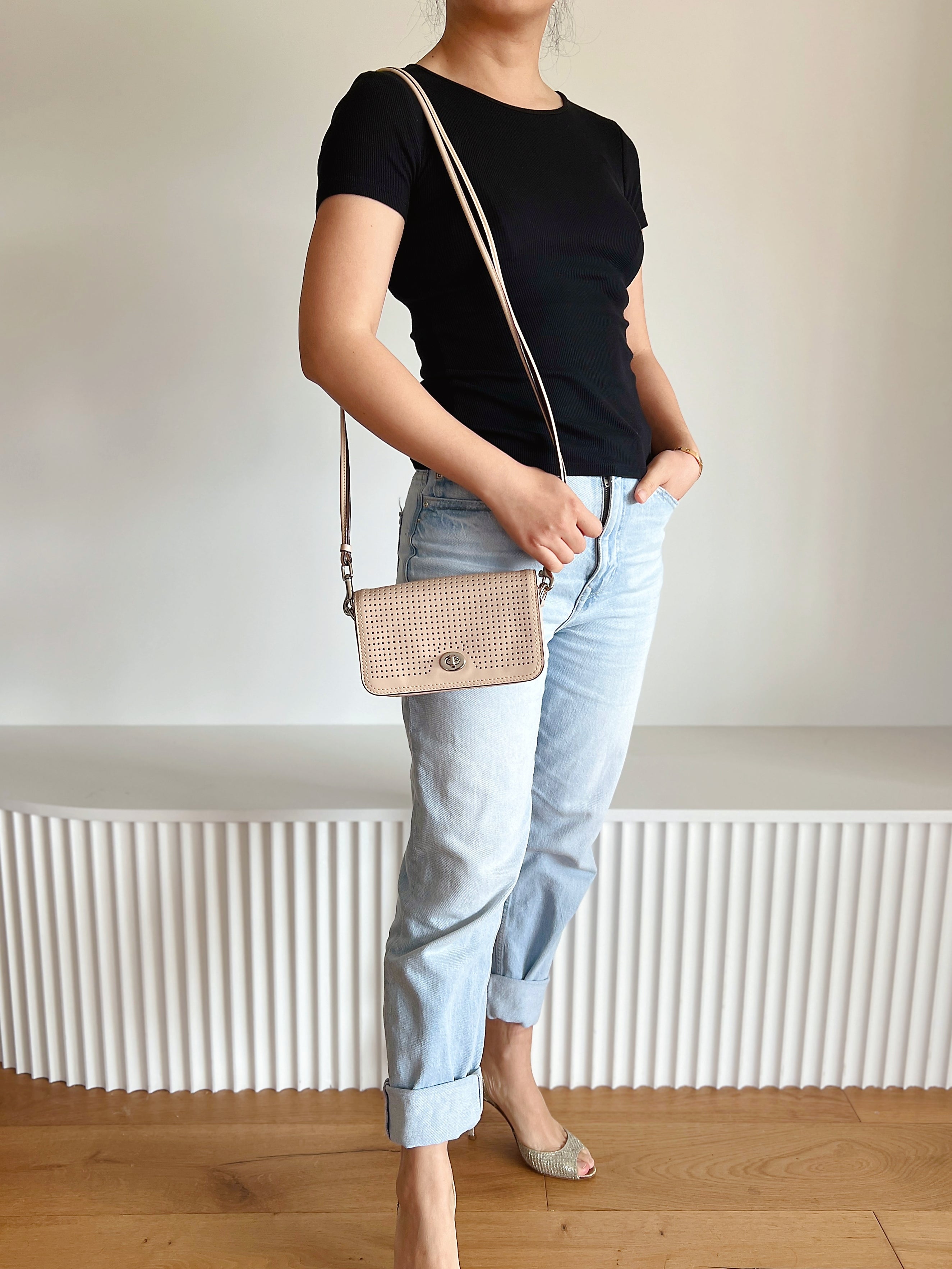 Coach Beige Leather Flap Turn Lock Crossbody Shoulder Bag Like New