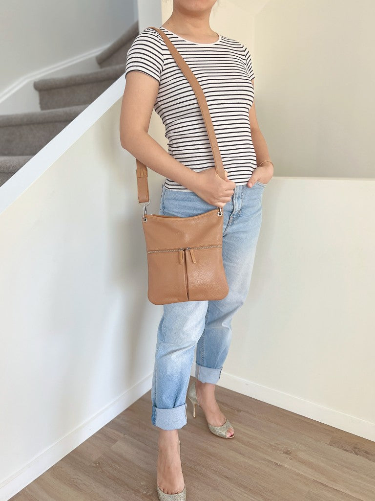 Longchamp Caramel Leather Zipped Pocket Detail Crossbody Shoulder Bag Excellent