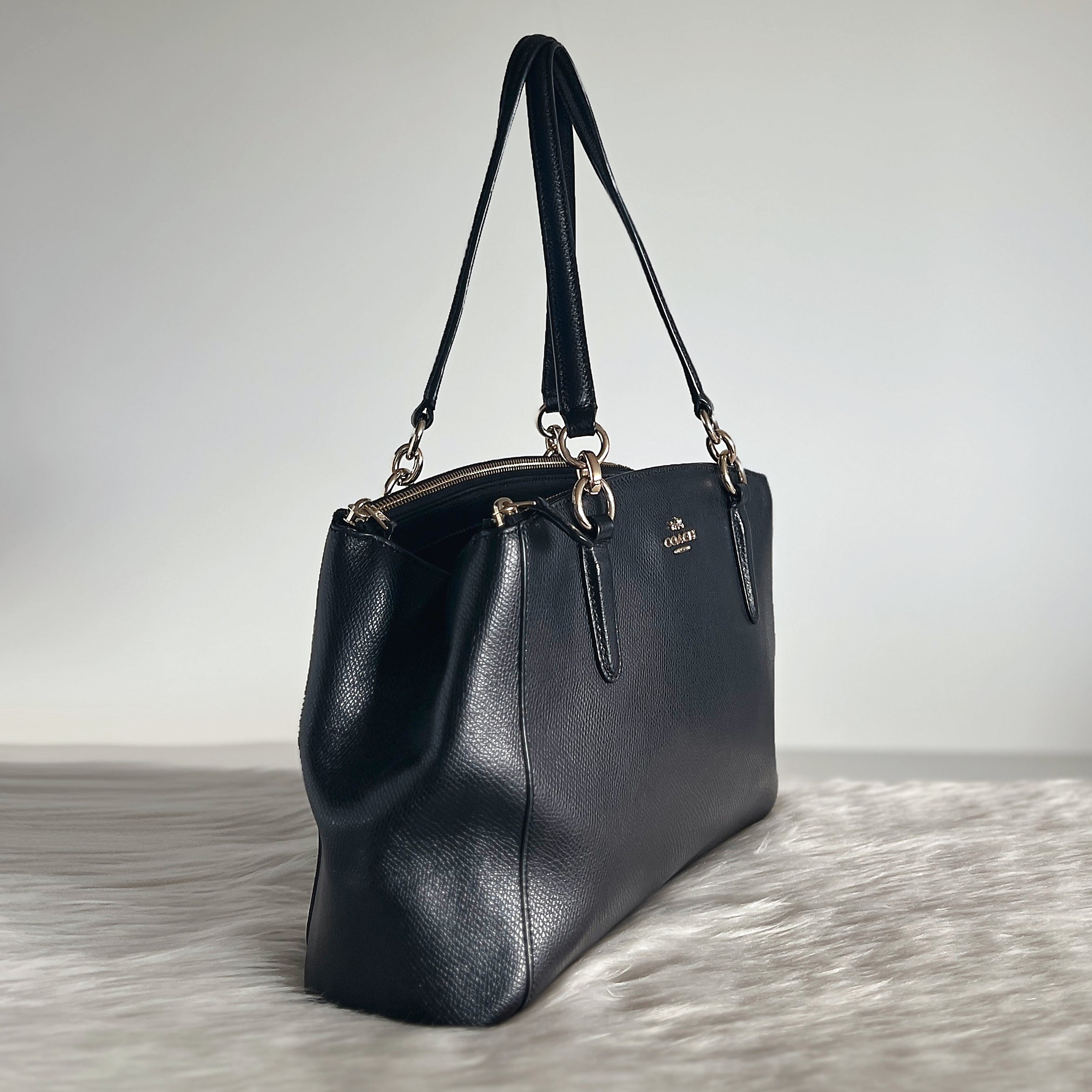 Coach Black Leather Front Logo Triple Compartment 2 Way Shoulder Bag Excellent