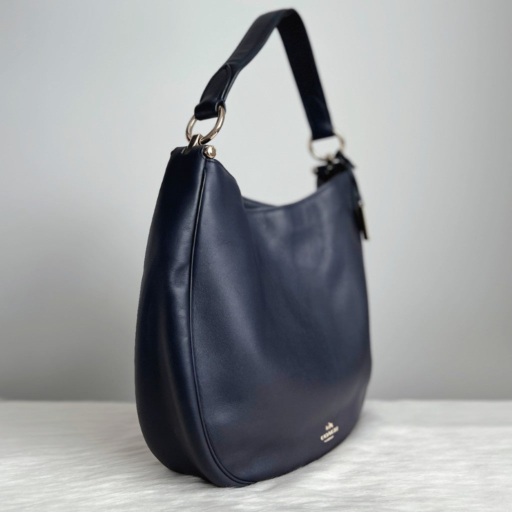 Coach Navy Leather Front Logo 2 Way Shoulder Bag Excellent