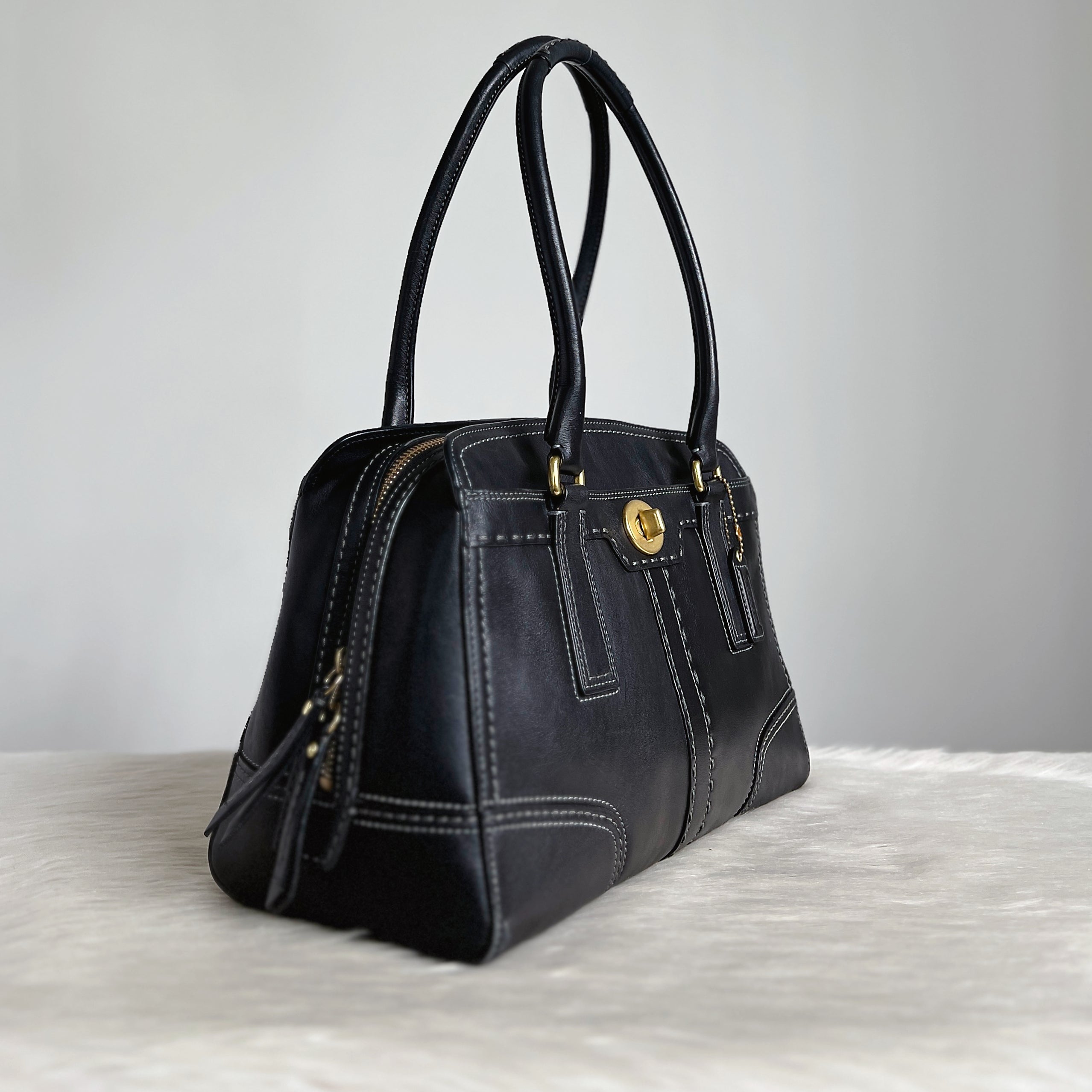 Coach Black Leather Trun Lock Detail Shoulder Bag