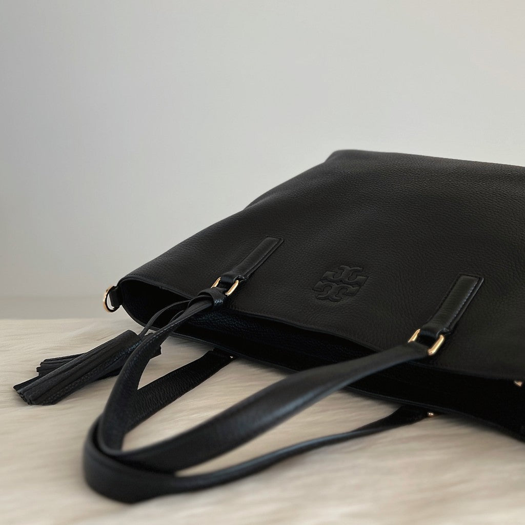 Tory Burch Black Leather Front Logo Tassel Charm 2 Way Shoulder Bag Like New