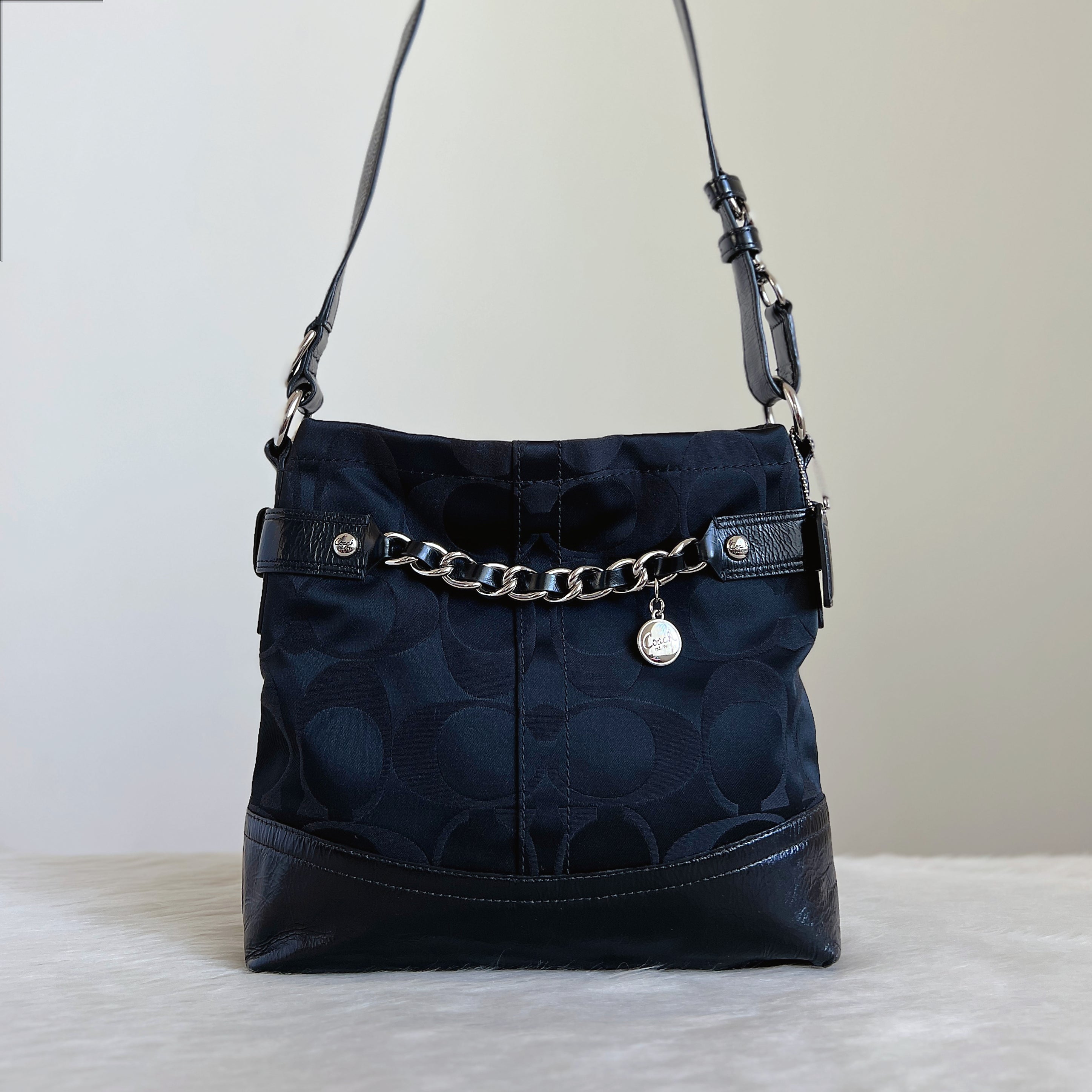 Coach Black Leather Front Chain Detail Crossbody Shoulder Bag Excellent