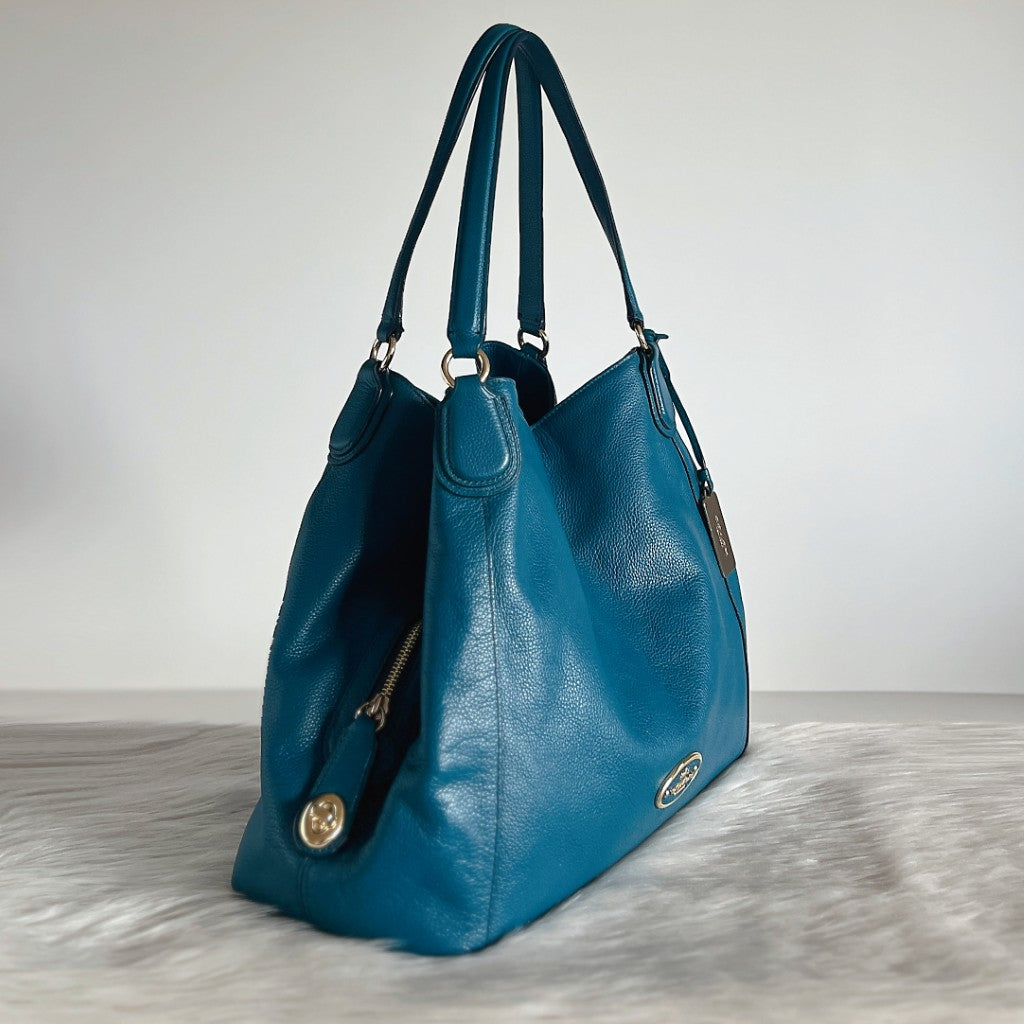 Coach Teal Leather Front Logo Triple Compartment Shoulder Bag Like New