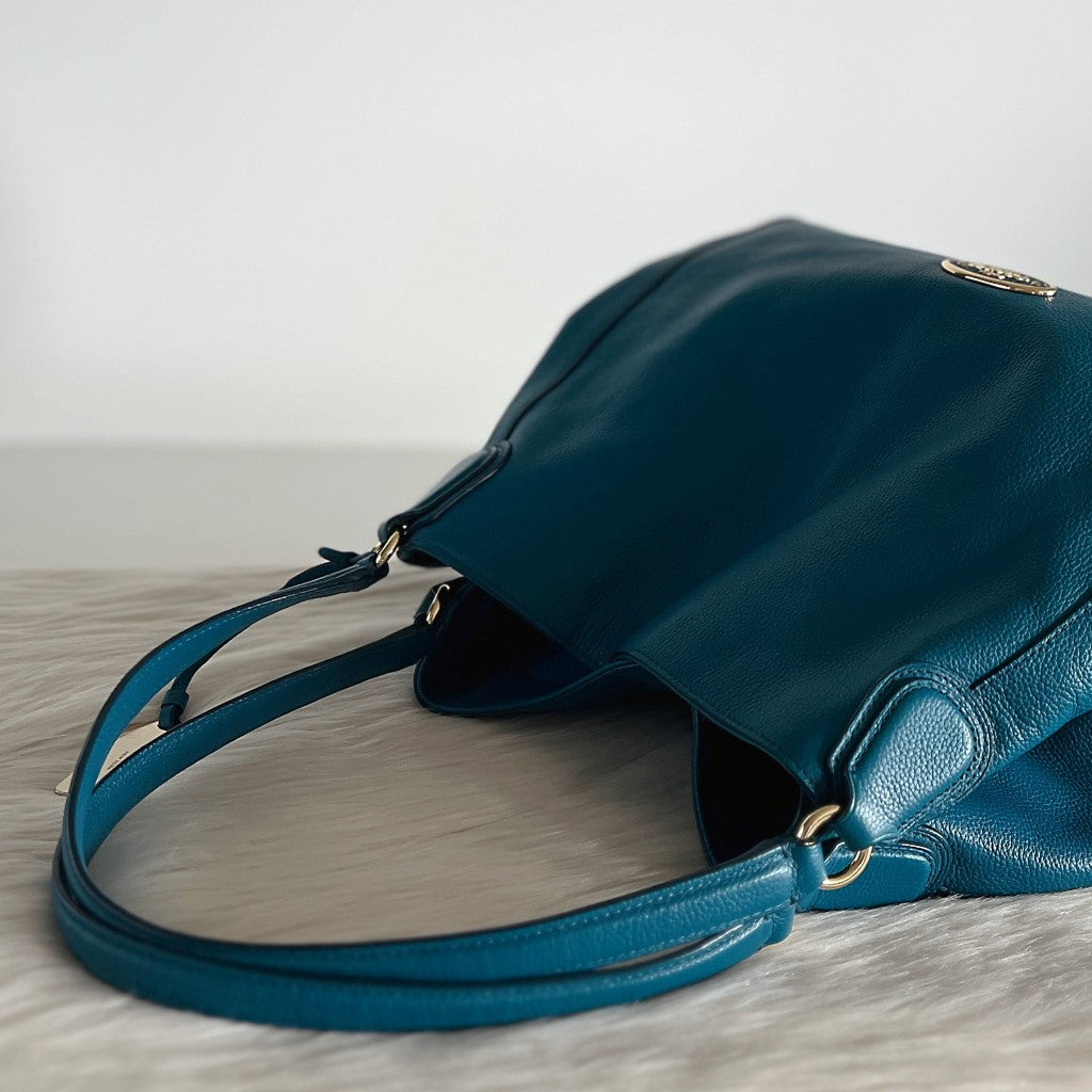 Coach Teal Leather Front Logo Triple Compartment Shoulder Bag Like New