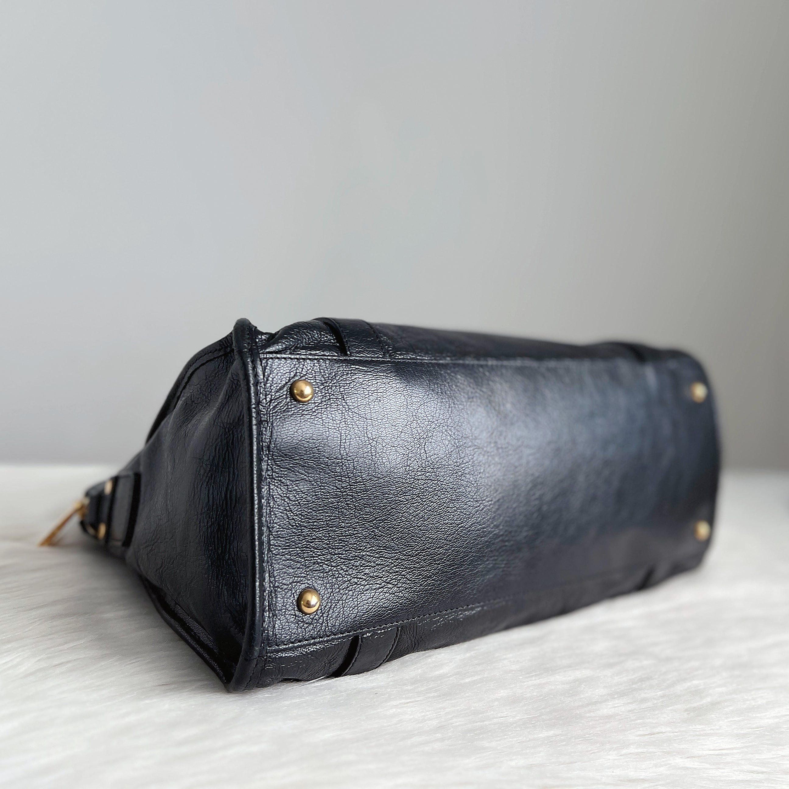 Marc Jacobs Black Leather Front Logo 2 Way Shoulder Bag Excellent