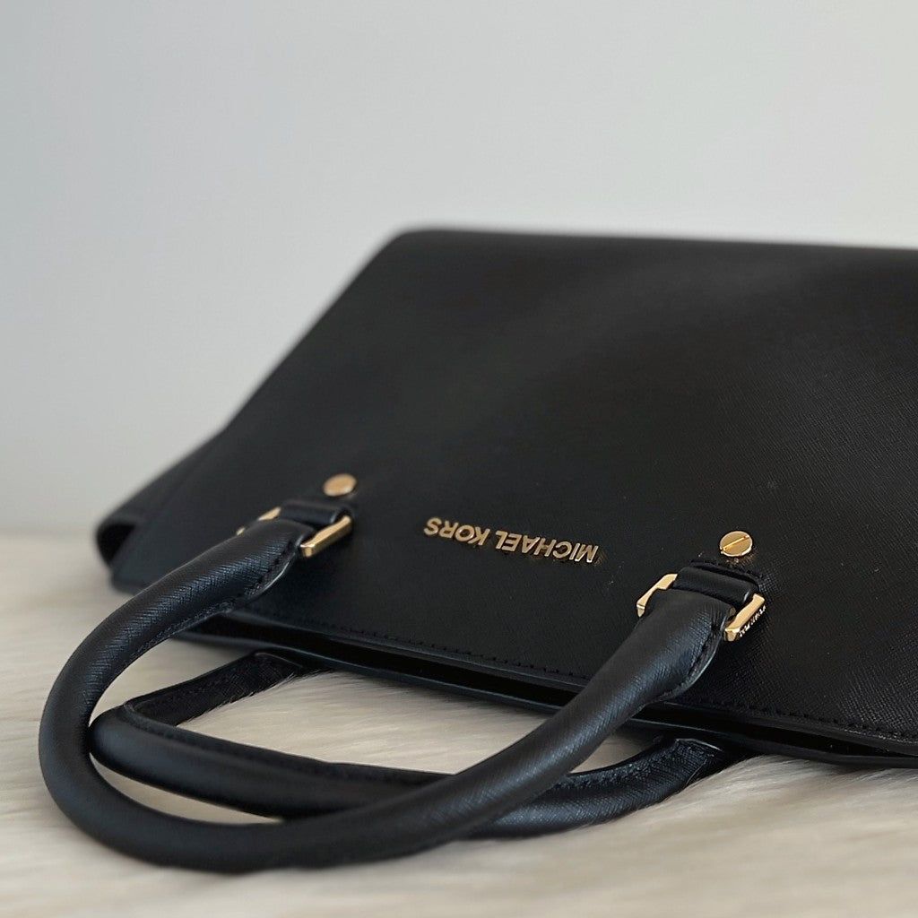 Michael Kors Black Leather Front Logo 2 Way Shoulder Bag Excellent