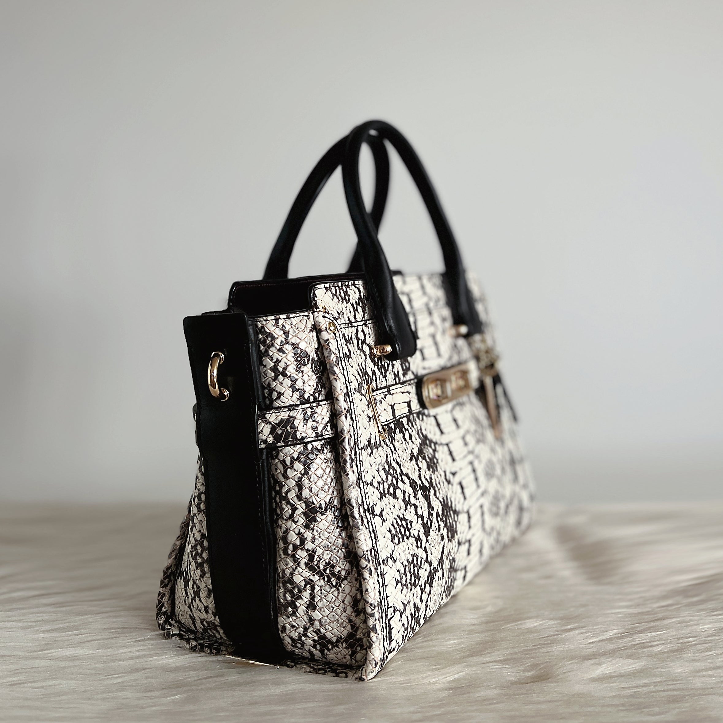 Coach Black Leather Python Pattern 2 Way Shoulder Bag Like New