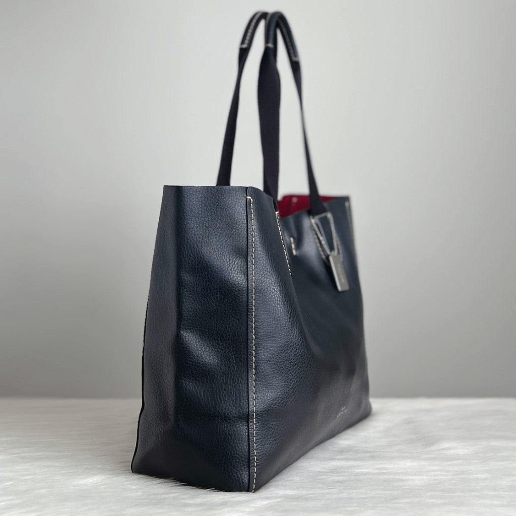 Coach Black Leather Front Logo Large Shoulder Bag Excellent