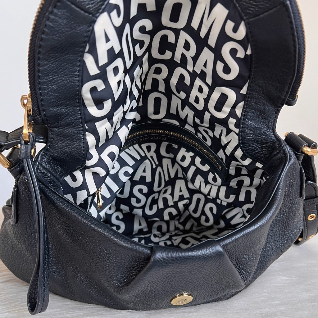 Marc Jacobs Black Leather Front Logo Zip Flap Crossbody Shoulder Bag Excellent