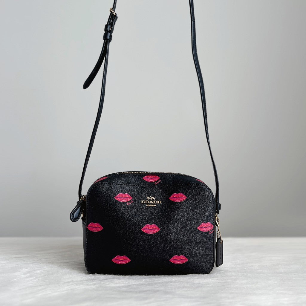 Coach Black Leather Lip Pattern Front Logo Small Crossbody Shoulder Bag Like New